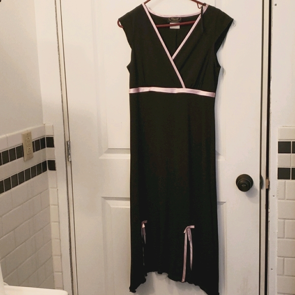 Ladies dress - Picture 1 of 11